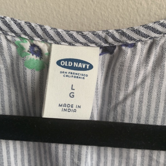 ✨OLD NAVY TOP SIZE L - Picture 2 of 3